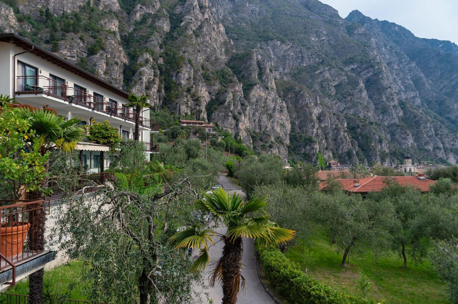 Hotel Ilma Lake Garda Resort ลีโมเนซุลการ์ดา ภายนอก รูปภาพ