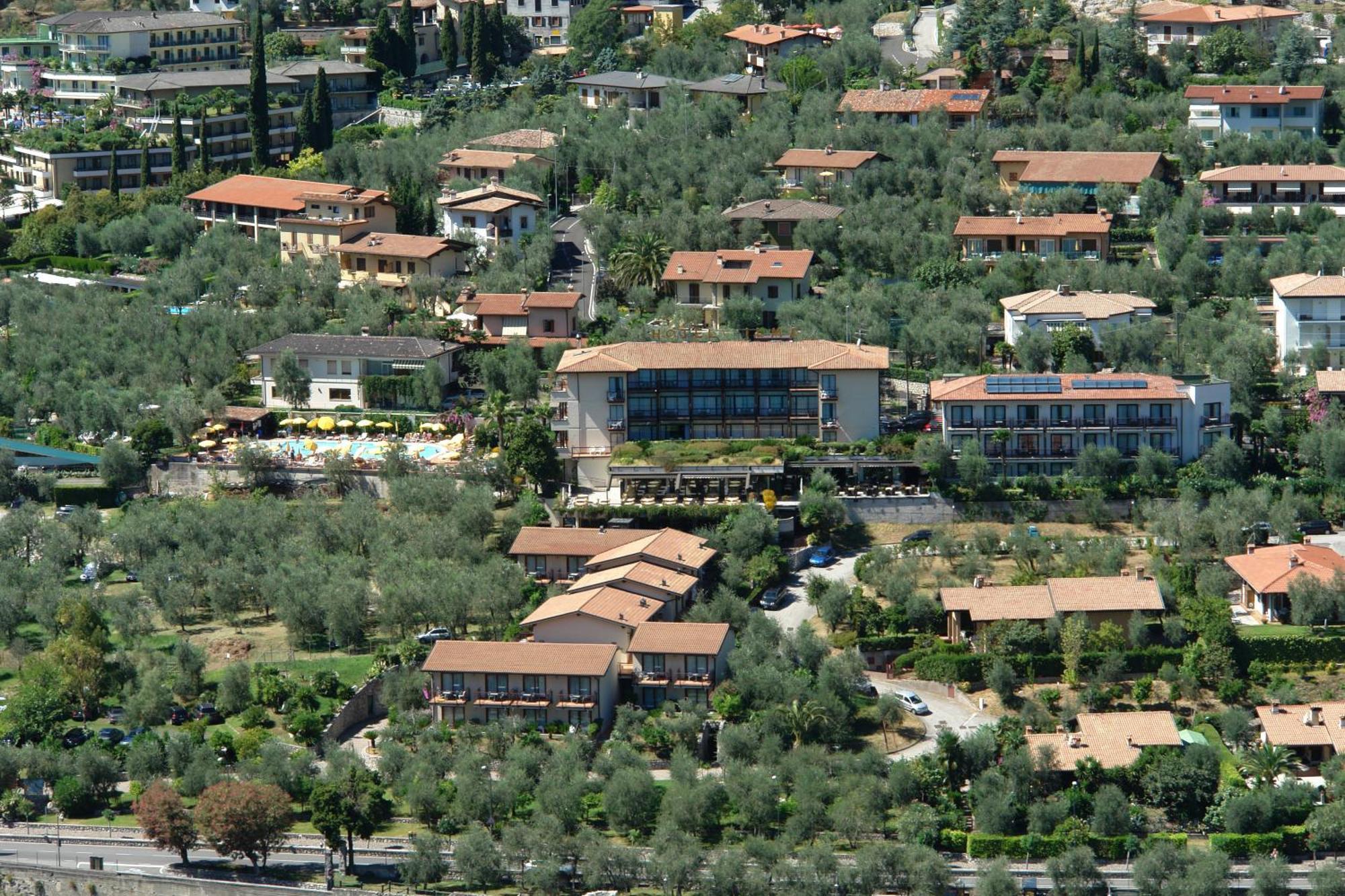Hotel Ilma Lake Garda Resort ลีโมเนซุลการ์ดา ภายนอก รูปภาพ