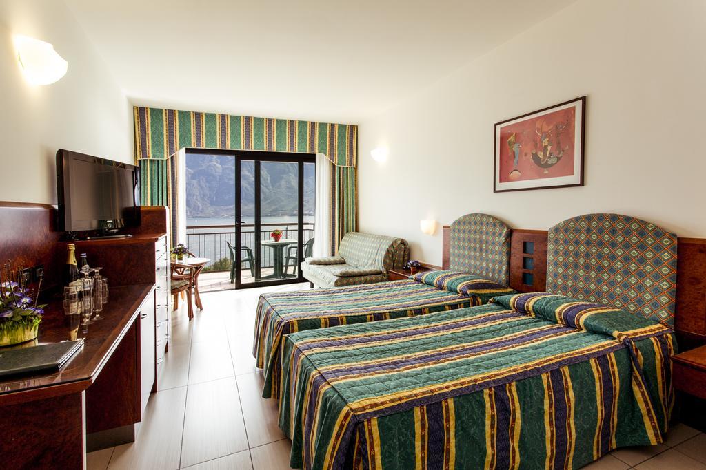 Hotel Ilma Lake Garda Resort ลีโมเนซุลการ์ดา ภายนอก รูปภาพ