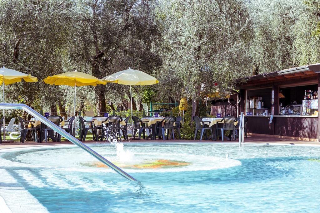 Hotel Ilma Lake Garda Resort ลีโมเนซุลการ์ดา ภายนอก รูปภาพ