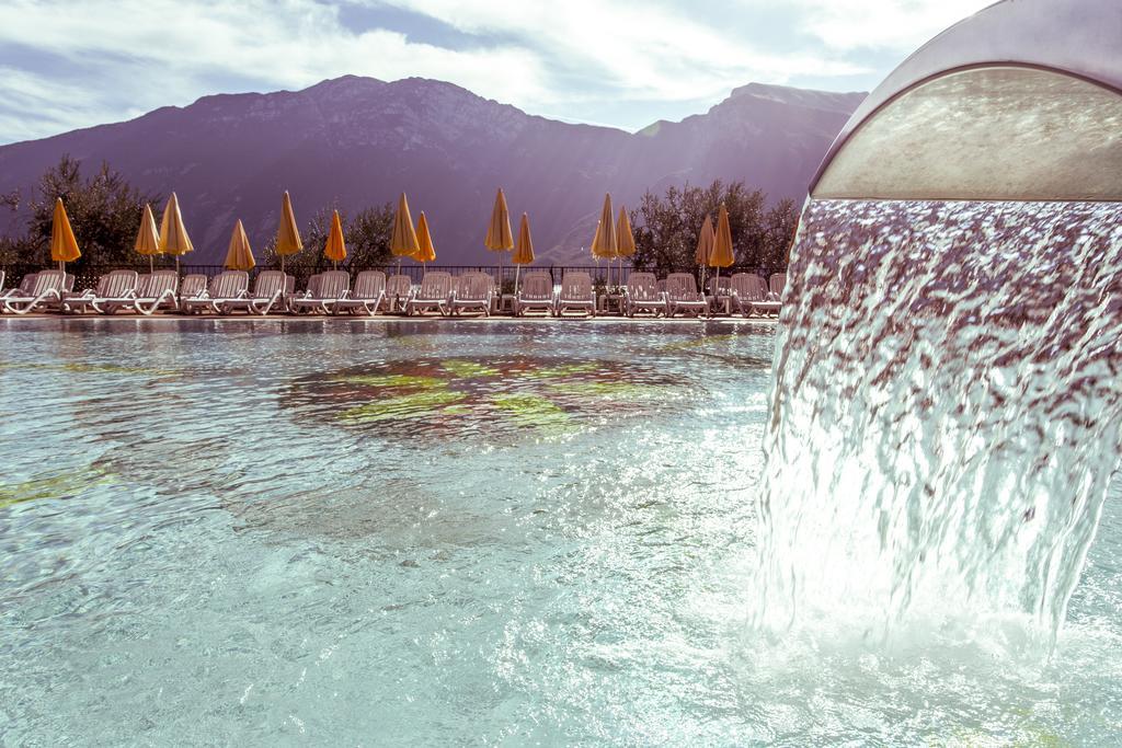 Hotel Ilma Lake Garda Resort ลีโมเนซุลการ์ดา ภายนอก รูปภาพ